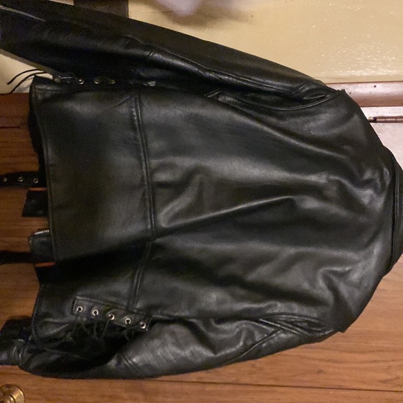5x woman’s leather motorcycle jacket - Picture 3 of 7